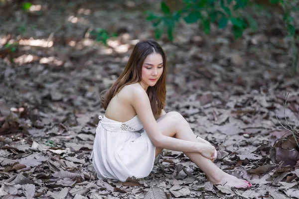 Retrato Hermosa Mujer Asiática Bosque Tailandia Personas —  Fotos de Stock