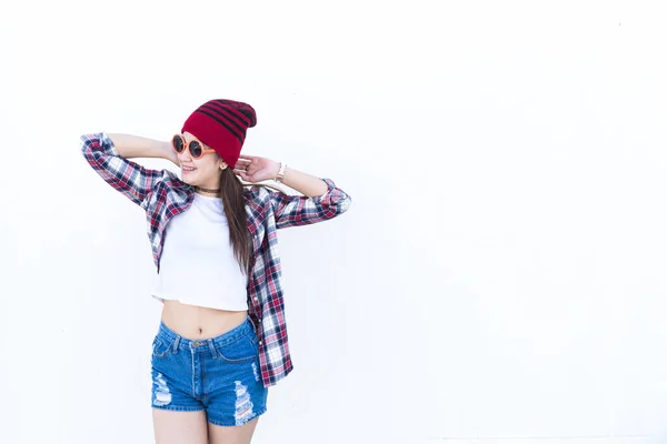 Portret Van Mooie Aziatische Hipster Meisje Witte Muur Achtergrond — Stockfoto
