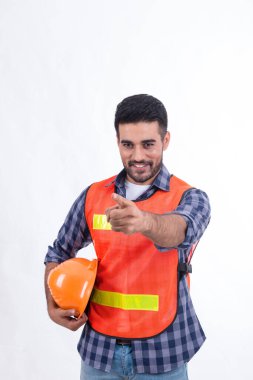 Beyaz yelek giyen inşaat işçisi, Arap mühendis gülüşü