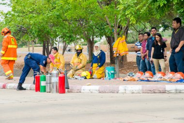 THAILAND, APRIL - 2016, 22: Synchrotron Işık Araştırma Enstitüsü Nakhonratchasima, Tayland 'da itfaiye eğitimi
