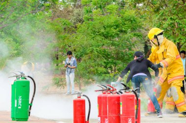 THAILAND, APRIL - 2016, 22: Synchrotron Işık Araştırma Enstitüsü Nakhonratchasima, Tayland 'da itfaiye eğitimi