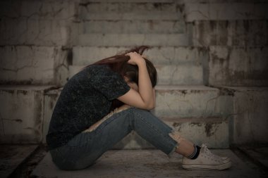Asyalı kadın aşktan üzgün, erkek arkadaş stresi, kalp kırıklığı kadın konsepti yüzünden endişeli.