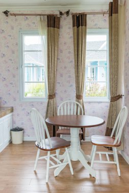 Mutfakta yemek için masalar, khaoyai, nakhonratchasima, korat, thailand, öğle yemeği, aydınlık oda, güneşli gün