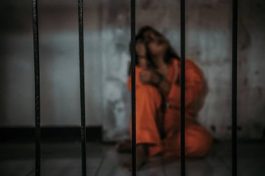 Demir hapishaneyi, esir konseptini, Tayland halkını yakalamak isteyen adamların elleri, özgür olmayı umuyoruz..