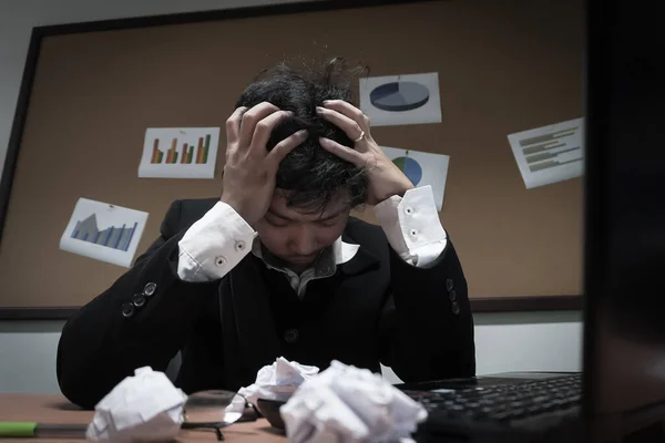 Empresário Asiático Sob Estresse Durante Trabalho Excessivo — Fotografia de Stock