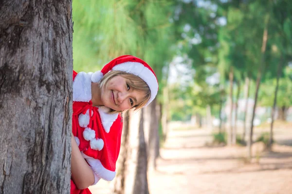 Bonita Jovem Mulher Asiática Santa Claus Roupas Livre — Fotografia de Stock