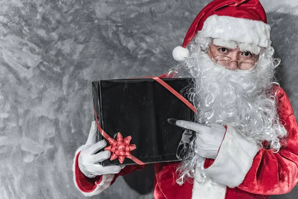 Рождественский Санта Клаус Подарком — стоковое фото