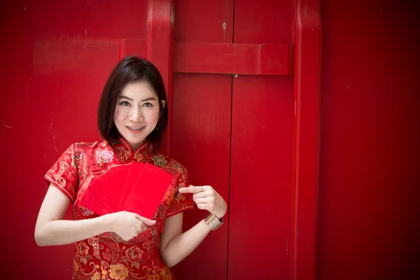 Cheongsam Elbiseli Güzel Asyalı Kadın Portresi Tayland Halkı Mutlu Çin — Stok fotoğraf