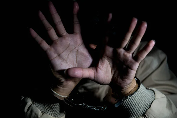 Şüpheli Soruşturmada Tutuklandı Gerçeği Öğrenmek Için Sorgulandı Hırsız Polis Tarafından — Stok fotoğraf