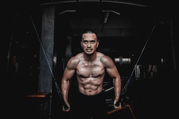 Portrét Asijského Muže Velký Sval Tělocvičně Thajsko Lidé Cvičení Pro — Stock fotografie