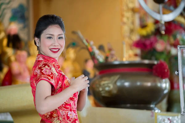 Porträtt Vacker Asiatisk Kvinna Cheongsam Klänning Thailand Människor Happy Chinese — Stockfoto