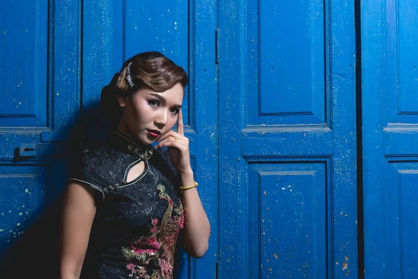 Portrait Asian Woman Black Dress Wooden Door Background Night Scene — Stock Photo, Image