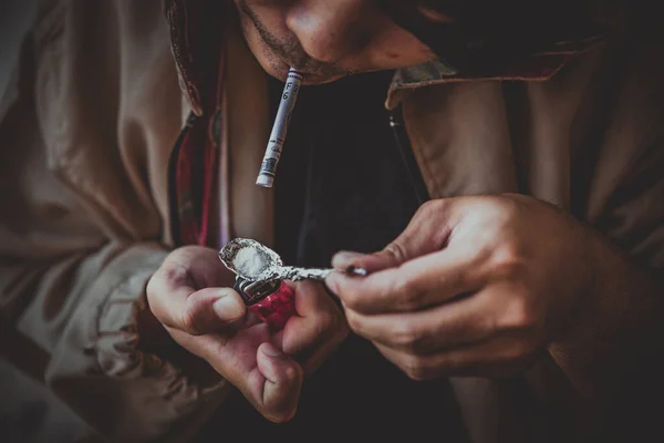 Asiatische Männer Sind Drogenabhängig Sich Selbst Heroin Die Venen Spritzen — Stockfoto