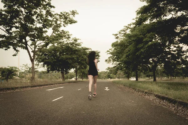 Schöne Asiatische Frau Joggen Auf Der Straße Für Fettverbrennung Park — Stockfoto