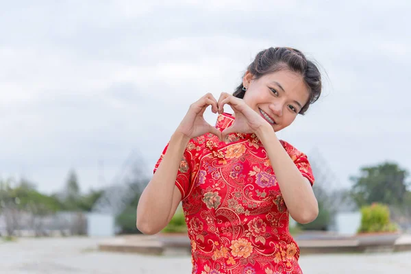 Boldog Kínai Újévet Ázsiai Visel Hagyományos Cheongsam Ruhák Portré Szabadban — Stock Fotó