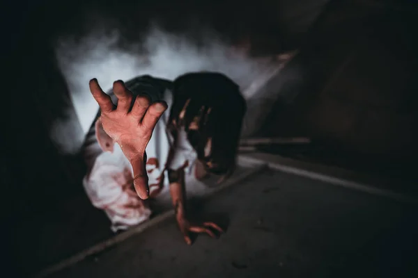 Retrato Mulher Asiática Compõem Fantasma Rosto Cena Terror Fundo Assustador — Fotografia de Stock