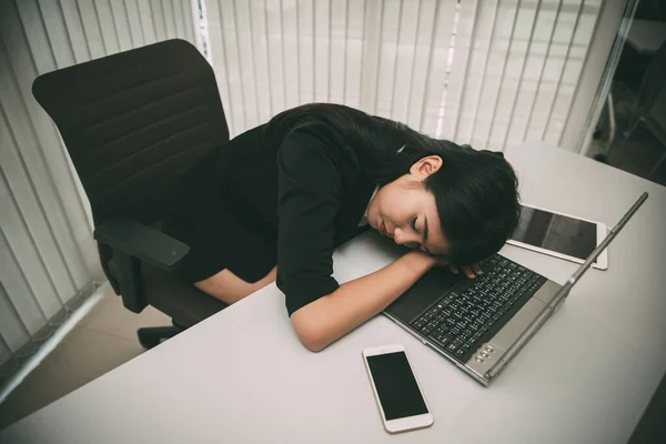 Negócios Asiáticos Cansado Trabalho Trabalhador Relaxar Trabalho Mesa Tailândia Pessoas — Fotografia de Stock