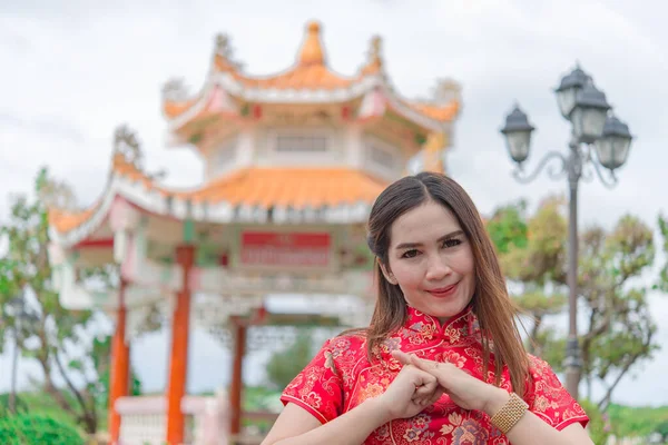 Šťastný Čínský Nový Rok Asijské Žena Sobě Tradiční Cheongsam Oblečení — Stock fotografie