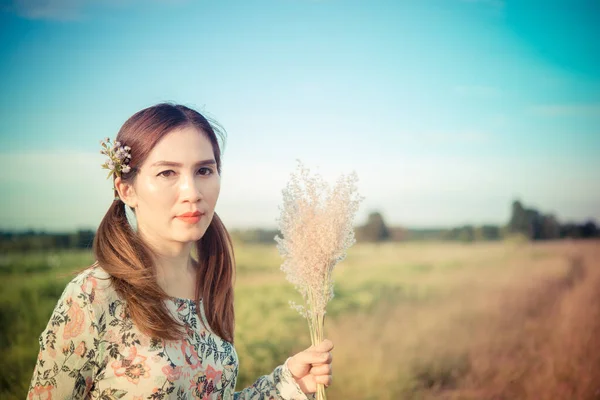 Beautiful Asian Woman Keep Grass Flower Fields Bright Sunlight She — 스톡 사진