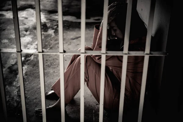 Ruce Ženy Zoufale Snaží Chytit Železné Vězení Vězeň Koncept Thailand — Stock fotografie