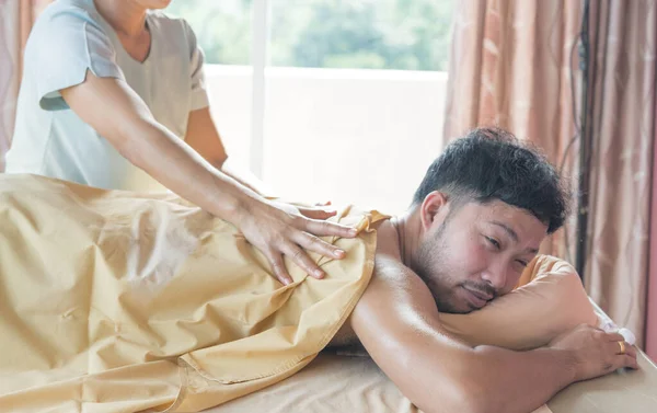 Man Relaxing Massage Spa Salon — Stock Photo, Image