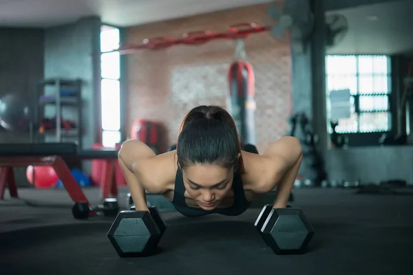 Hermosa Mujer Asiática Entrenamiento Fitness Gimnasio Tailandia — Foto de Stock