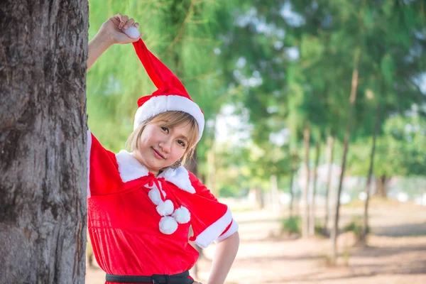 Belle Jeune Femme Asiatique Dans Les Vêtements Père Noël Plein — Photo