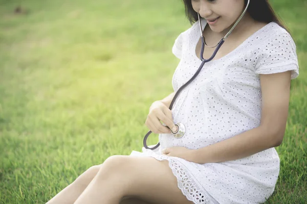 Portret Van Jonge Zwangere Vrouw Het Park Thailand Mensen — Stockfoto