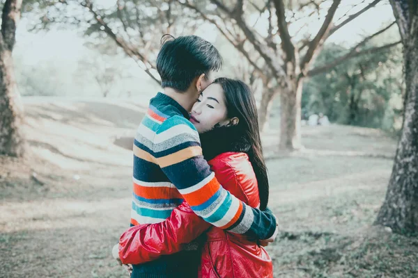 Foto Casal Asiáticos Dia Dos Namorados Estilo Vintage — Fotografia de Stock