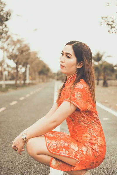 Feliz Ano Novo Chinês Mulher Asiática Vestindo Roupas Tradicionais Cheongsam — Fotografia de Stock