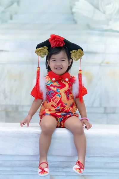 Retrato Niña Linda Mujer Asiática Vestido Cheongsam Tailandia Personas Concepto — Foto de Stock