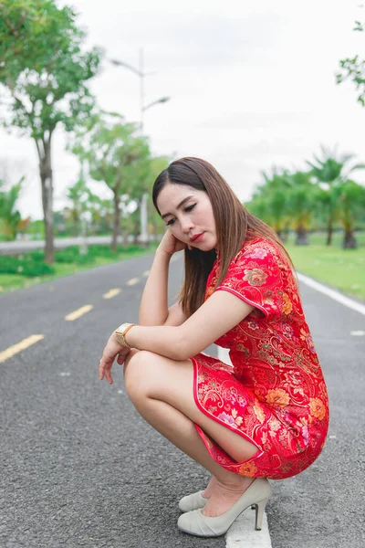 Feliz Ano Novo Chinês Mulher Asiática Vestindo Roupas Tradicionais Cheongsam — Fotografia de Stock