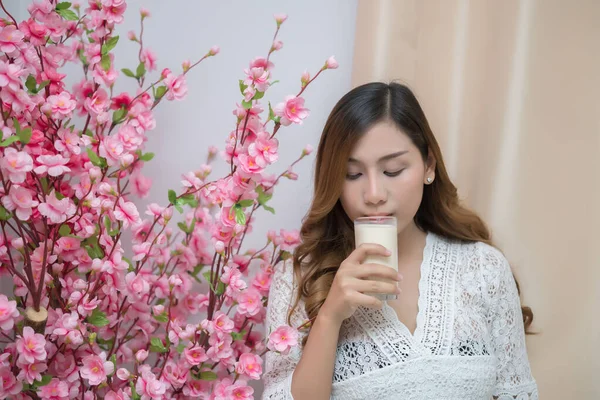 Mujer Embarazada Con Leche Mano Beber Leche Buena Salud Para —  Fotos de Stock