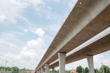 Paralel köprü altındayız, kırsal, uzun köprü, paralı yol, dışarıdaki yol.