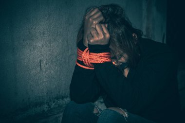 Asyalı rehine kadın gece olay yerinde iple bağlandı hırsızlar fidye için kaçırıldı, Tayland halkı...