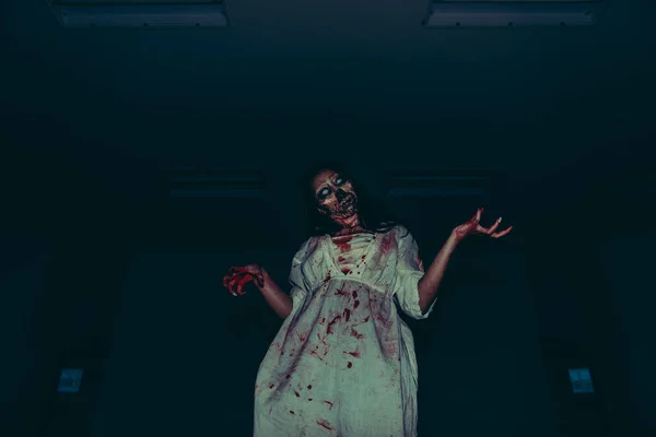 Πορτρέτο Της Ασιατικής Γυναίκας Συνθέτουν Φάντασμα Πρόσωπο Αίμα Σκηνή Τρόμου — Φωτογραφία Αρχείου