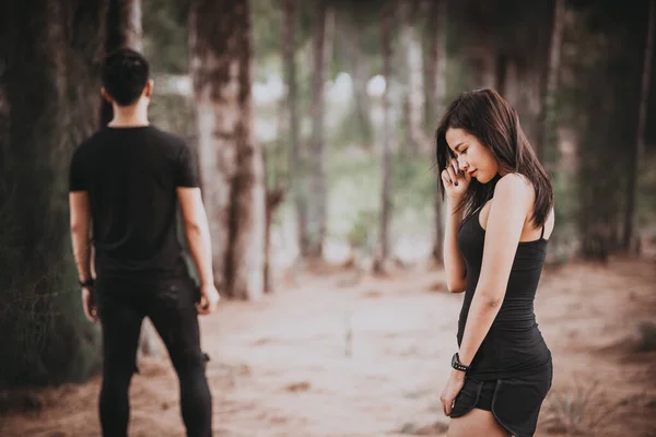 Mujer Triste Mirando Novio Caminando Dejar Vida Estilo Vintage Mujer —  Fotos de Stock