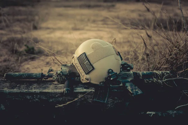 Шлем Пулеметом После Войны Винтажный Стиль — стоковое фото