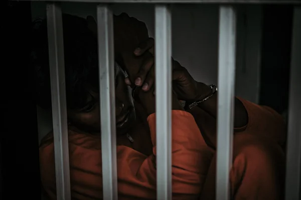 Manos Hombre Desesperadas Por Atrapar Prisión Hierro Concepto Prisionero Gente —  Fotos de Stock