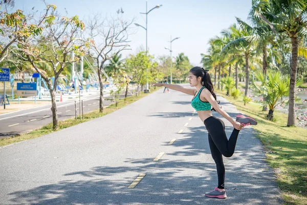 Asiatische Schlanke Frau Aufwärmen Vor Dem Training Schlanke Mädchen Sport — Stockfoto