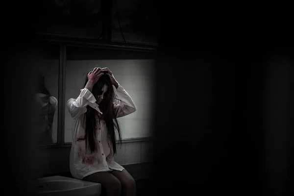 Porträt Einer Asiatischen Frau Schminken Geistergesicht Mit Blut Horrorszene Gruseliger — Stockfoto