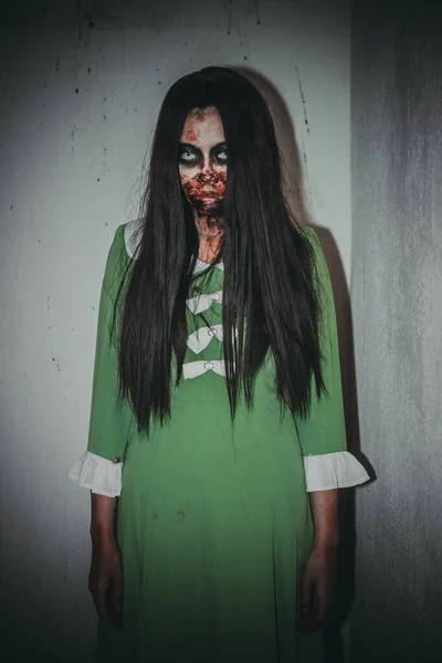 Porträtt Asiatisk Kvinna Utgör Spöke Ansikte Skräckscen Skrämmande Bakgrund Halloween — Stockfoto