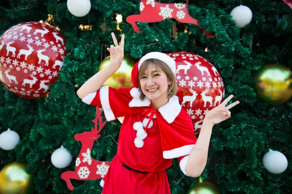 Belle Jeune Femme Asiatique Dans Les Vêtements Père Noël Plein — Photo