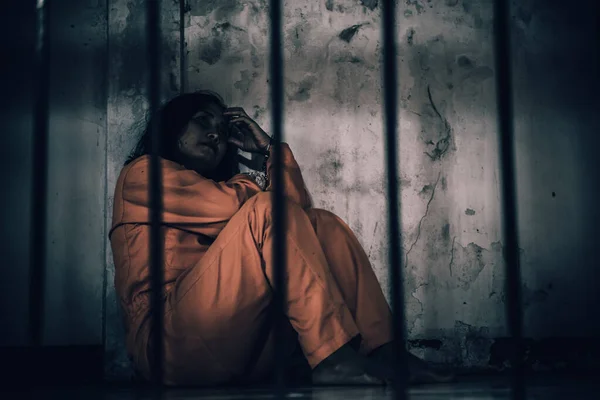 Πορτρέτο Της Γυναίκας Απελπισμένη Πιάσει Σιδερένια Φυλακή Φυλακισμένη Έννοια — Φωτογραφία Αρχείου
