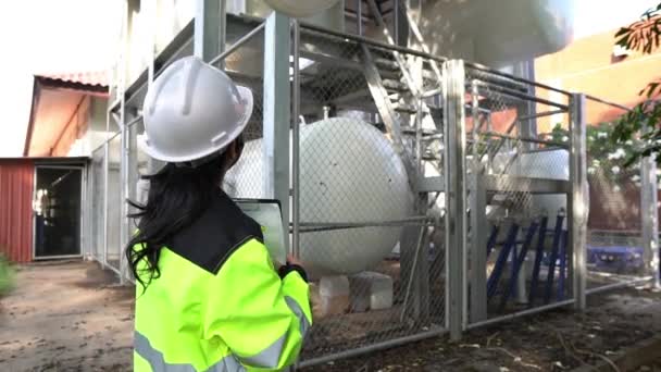 Luogo Lavoro Dell Ingegnere Femminile Mantenere Elio Liquido Controllo Preventivo — Video Stock