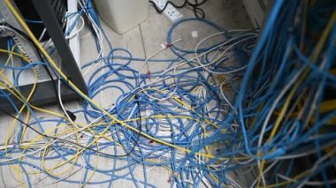 Sunucu odasındaki ekipman kablolarını kapat
