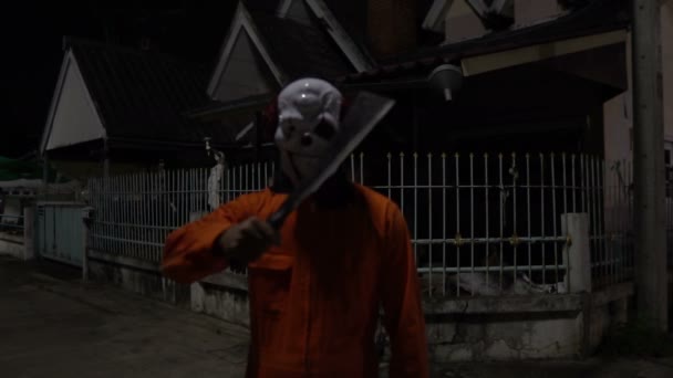 Asiatisk Man Bär Clown Mask Med Vapen Natten Scen Halloween — Stockvideo