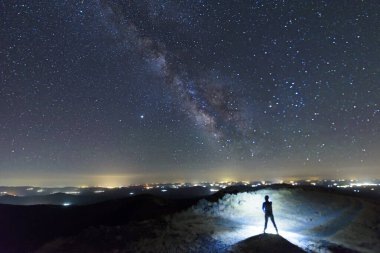 Uzaylı yolu Samanyolu ve yıldızlar
