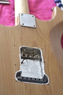 Kalkan köprüsü elektro gitar stratocaster