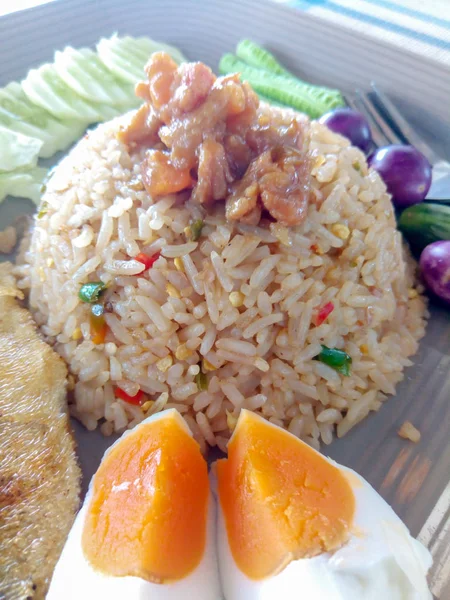 Pasta de chile arroz frito con verduras mixtas —  Fotos de Stock